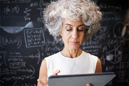 simsearch:614-06043814,k - Middle aged academic woman using tablet, close up Stock Photo - Budget Royalty-Free & Subscription, Code: 400-09121928