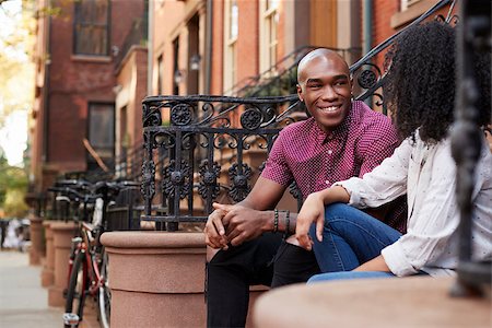 Couple Sit And Talk On Stoop Of Brownstone In New York City Stock Photo - Budget Royalty-Free & Subscription, Code: 400-09122655