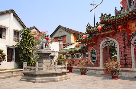 famous places in east asia - Ancient lion statue in patio in Chinese temple Quan Cong in Hoi An, Vietnam Stock Photo - Budget Royalty-Free & Subscription, Code: 400-09136224