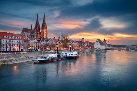 simsearch:400-06138816,k - Cityscape image of Regensburg, Germany during spring sunset. Photographie de stock - Aubaine LD & Abonnement, Code: 400-09222390