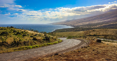 Breathtaking view of the coast from the winding Piilani Highway in Maui, Hawaii Foto de stock - Super Valor sin royalties y Suscripción, Código: 400-09223730