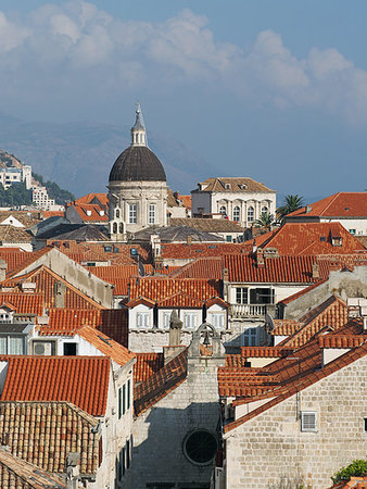 simsearch:400-06138816,k - Cathedral in the historic town Dubrovnik amongst tiled roof, Croatia Photographie de stock - Aubaine LD & Abonnement, Code: 400-09268312