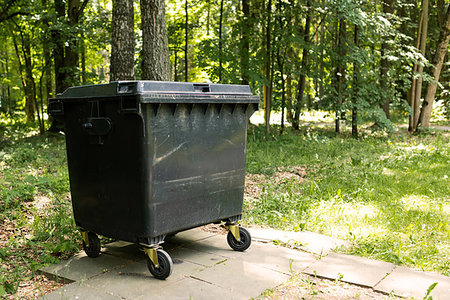 simsearch:400-07050071,k - Garbage container in the park in summer time Stock Photo - Budget Royalty-Free & Subscription, Code: 400-09274089