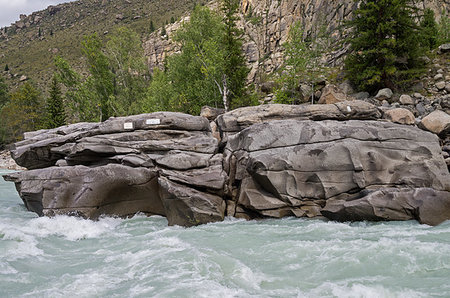 Stone at the end of a rapids with with plaque in memory of dead tourists. Rapids "Atlantes" on Argut river. Altai Mountains, Russia. Stock Photo - Budget Royalty-Free & Subscription, Code: 400-09274116