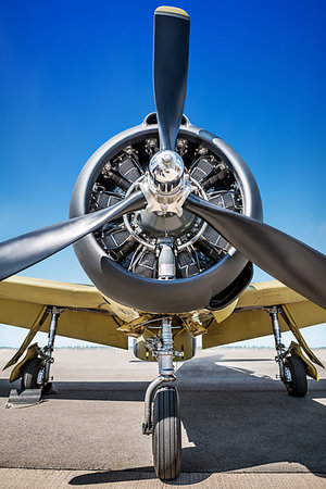 simsearch:400-04996557,k - propeller of an sports plane at the runway Stock Photo - Budget Royalty-Free & Subscription, Code: 400-09274395
