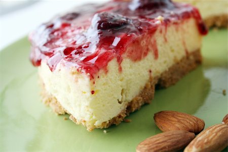 simsearch:400-05173009,k - cheesecake slice with almonds in dish Stock Photo - Budget Royalty-Free & Subscription, Code: 400-03908586