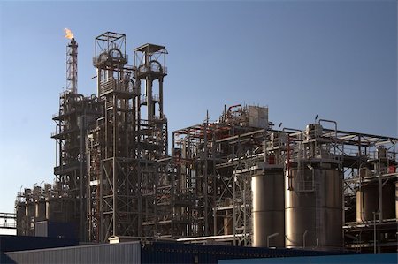 simsearch:400-05040563,k - Oil refinery in a sunny day in Antwerp port Stock Photo - Budget Royalty-Free & Subscription, Code: 400-03916149