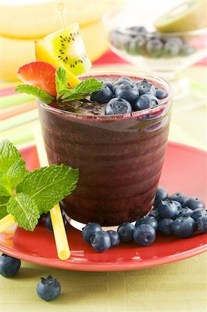 simsearch:824-07586355,k - A glass of blueberry smoothie Stock Photo - Budget Royalty-Free & Subscription, Code: 400-03917143