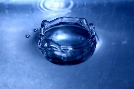 simsearch:622-07519538,k - Macro of a water crown - shallow DOF Stock Photo - Budget Royalty-Free & Subscription, Code: 400-03917243