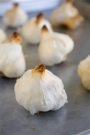 simsearch:700-06334366,k - Bulbs of Roasted Garlic on a roasting pan fresh out of the oven Stock Photo - Budget Royalty-Free & Subscription, Code: 400-03911427