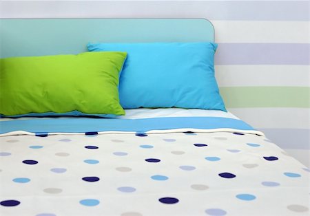 simsearch:845-05838374,k - Bed with bright blue and green linen - home interiors Stock Photo - Budget Royalty-Free & Subscription, Code: 400-03912984
