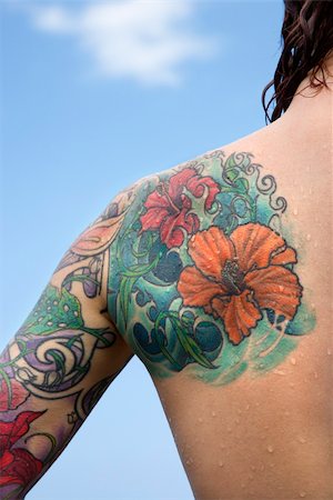 simsearch:400-04450827,k - Close-up of Caucasian woman's back and shoulder covered with floral tattoos. Stock Photo - Budget Royalty-Free & Subscription, Code: 400-03925235