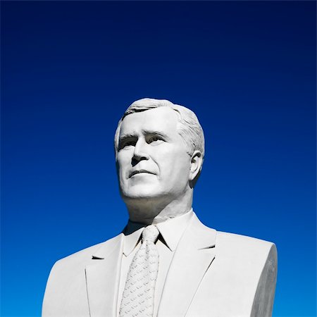 simsearch:400-04512534,k - Bust of George Bush sculpture against blue sky in President's Park, Black Hills, South Dakota Stock Photo - Budget Royalty-Free & Subscription, Code: 400-03923894