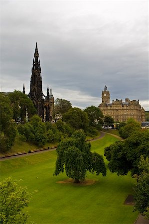 simsearch:400-05193127,k - A view over the Scott Monument and the city of Edinburgh, Scotland Stock Photo - Budget Royalty-Free & Subscription, Code: 400-03936527