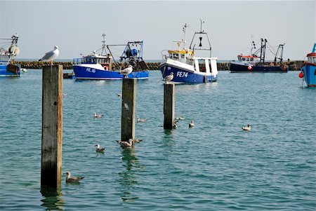 simsearch:400-05254289,k - fishing boats anchored in small English harbour Stock Photo - Budget Royalty-Free & Subscription, Code: 400-03938911