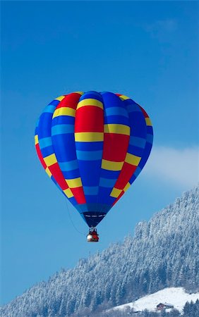 simsearch:400-06642893,k - A hot-air balloon flying over a chalet in the Swiss alps. Foto de stock - Super Valor sin royalties y Suscripción, Código: 400-03938939