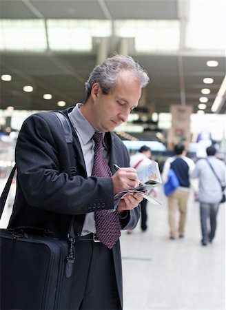 simsearch:400-03938985,k - Businessman at the airport Foto de stock - Super Valor sin royalties y Suscripción, Código: 400-03938985