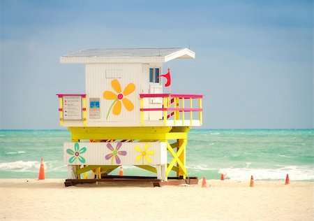simsearch:625-00903103,k - Brightly colored lifeguard tower on miami beach Stock Photo - Budget Royalty-Free & Subscription, Code: 400-03939266