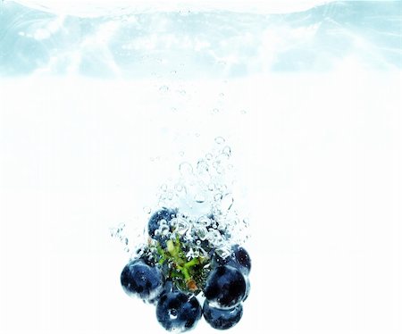 simsearch:400-06923729,k - Splash grape to water Stock Photo - Budget Royalty-Free & Subscription, Code: 400-03931897
