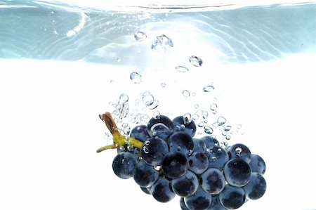 simsearch:400-06923729,k - Splash grape to water Stock Photo - Budget Royalty-Free & Subscription, Code: 400-03931898