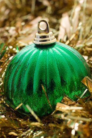 simsearch:614-02241057,k - A grren christmas decoration with gold tinsel Stock Photo - Budget Royalty-Free & Subscription, Code: 400-03933876