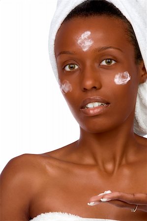 simsearch:400-03950910,k - African-American girl applying facial skincare product (isolated) Photographie de stock - Aubaine LD & Abonnement, Code: 400-03944137