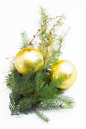 simsearch:400-04499144,k - Christmas decoration made of golden balls and green pine needles Stock Photo - Budget Royalty-Free & Subscription, Code: 400-03944234
