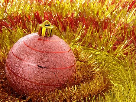 simsearch:614-02241057,k - red christmas bauble with golden tinsel Stock Photo - Budget Royalty-Free & Subscription, Code: 400-03944832