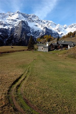 simsearch:400-04909150,k - Mountain village during fall season; west Alps, Italy Stock Photo - Budget Royalty-Free & Subscription, Code: 400-03945187