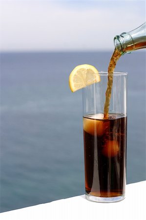 simsearch:400-03965729,k - a cold refreshment at the sea, glass of cola Stock Photo - Budget Royalty-Free & Subscription, Code: 400-03946112