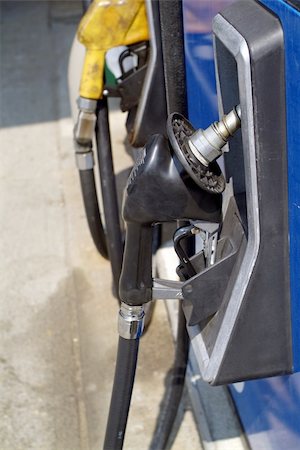 simsearch:6105-05395912,k - gasoline refueling station Stock Photo - Budget Royalty-Free & Subscription, Code: 400-03946634