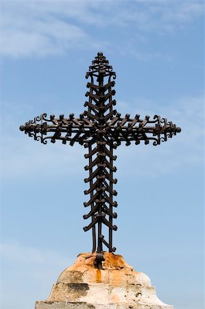 simsearch:862-06676770,k - Wrought iron cross on the church of Natzaret in Tarragona, Catalonia, Spain Stock Photo - Budget Royalty-Free & Subscription, Code: 400-03948141