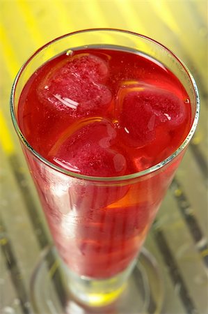 simsearch:400-03965729,k - Cranberry Juice with heart ice cubes Stock Photo - Budget Royalty-Free & Subscription, Code: 400-03948306