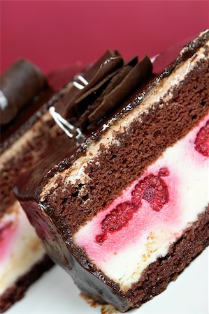 simsearch:400-05173009,k - Delicious cake with raspberries and chocolate Stock Photo - Budget Royalty-Free & Subscription, Code: 400-03948349