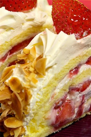 simsearch:400-05173009,k - Delicious cake with strawberrys Stock Photo - Budget Royalty-Free & Subscription, Code: 400-03948354