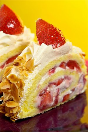 simsearch:400-05173009,k - Delicious cake with strawberrys Stock Photo - Budget Royalty-Free & Subscription, Code: 400-03948353