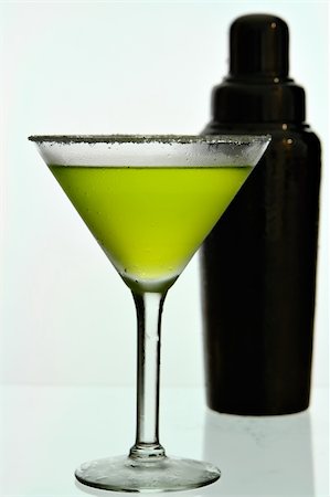 simsearch:649-07065069,k - martini with shaker Stock Photo - Budget Royalty-Free & Subscription, Code: 400-03948419