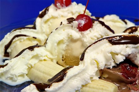 simsearch:614-06537664,k - Banana split ice cream Stock Photo - Budget Royalty-Free & Subscription, Code: 400-03948432