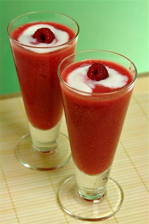 simsearch:824-07586355,k - Raspberry and oatmeal smoothie served Stock Photo - Budget Royalty-Free & Subscription, Code: 400-03948714