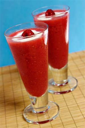 simsearch:824-07586355,k - Raspberry and oatmeal smoothie served Stock Photo - Budget Royalty-Free & Subscription, Code: 400-03948715