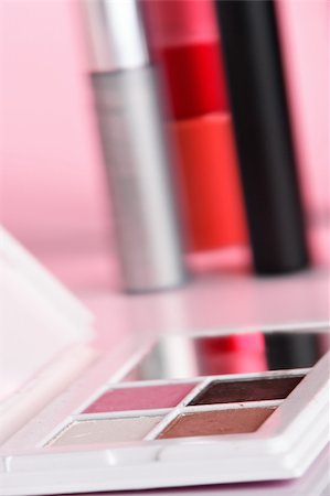 simsearch:649-07520416,k - Cosmetic product close-up with pink cast Stock Photo - Budget Royalty-Free & Subscription, Code: 400-03949408