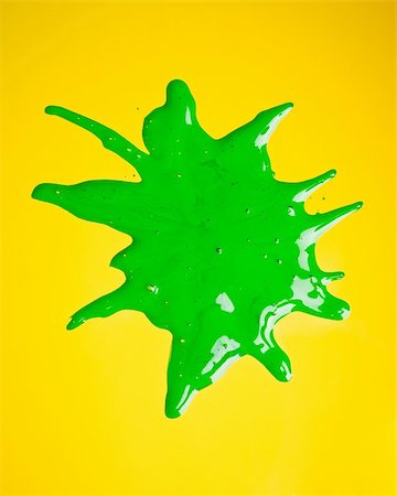simsearch:400-04477939,k - Green paint splashed over yellow background Stock Photo - Budget Royalty-Free & Subscription, Code: 400-03949456