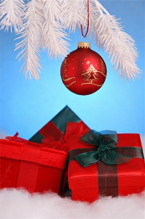 simsearch:632-06118429,k - Christmas gifts and red ornament on white tree Stock Photo - Budget Royalty-Free & Subscription, Code: 400-03949627