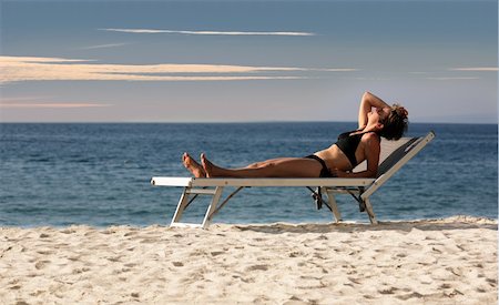 simsearch:400-03950469,k - Woman relaxing on a beach looking at the sky Stock Photo - Budget Royalty-Free & Subscription, Code: 400-03941436