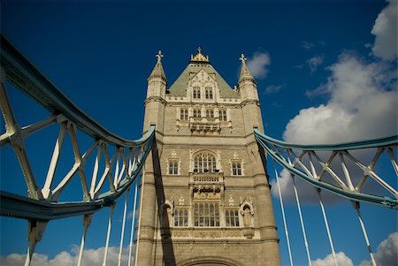 simsearch:400-04258179,k - London tower bridge with blue sky background Stock Photo - Budget Royalty-Free & Subscription, Code: 400-03942674