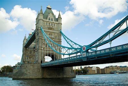 simsearch:400-04258179,k - London tower bridge with blue sky background Stock Photo - Budget Royalty-Free & Subscription, Code: 400-03942673