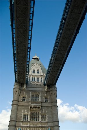 simsearch:400-03945808,k - London tower bridge with blue sky background Stock Photo - Budget Royalty-Free & Subscription, Code: 400-03942680