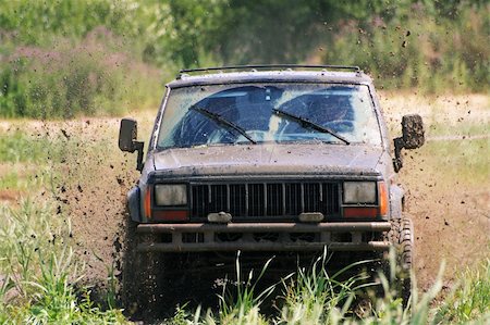 extreme terrain - The car going on a country road Foto de stock - Super Valor sin royalties y Suscripción, Código: 400-03942872