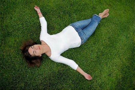 simsearch:400-03934248,k - Beautiful young woman lying on the grass Stock Photo - Budget Royalty-Free & Subscription, Code: 400-03942928
