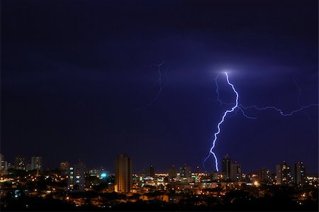 simsearch:400-04256241,k - A lightning over a city at night. Stock Photo - Budget Royalty-Free & Subscription, Code: 400-03943651